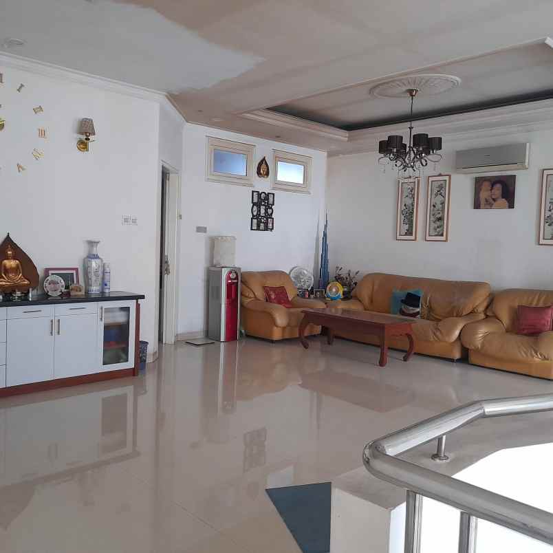 dijual rumah jl anggrek rosliana