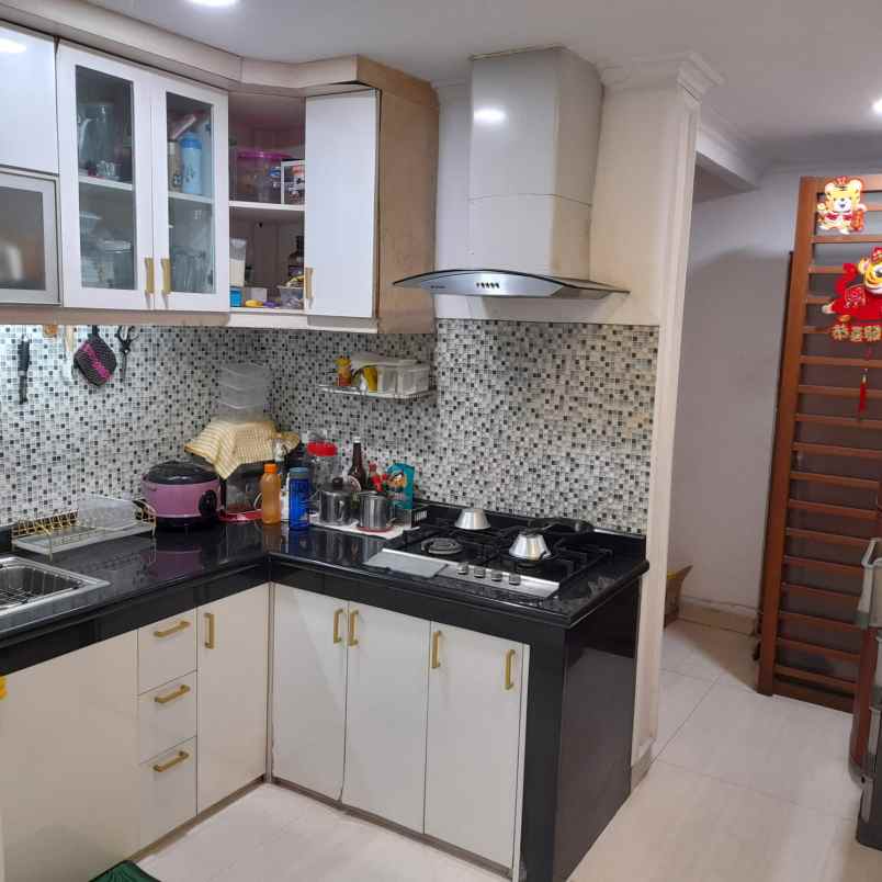 dijual rumah jl anggrek rosliana