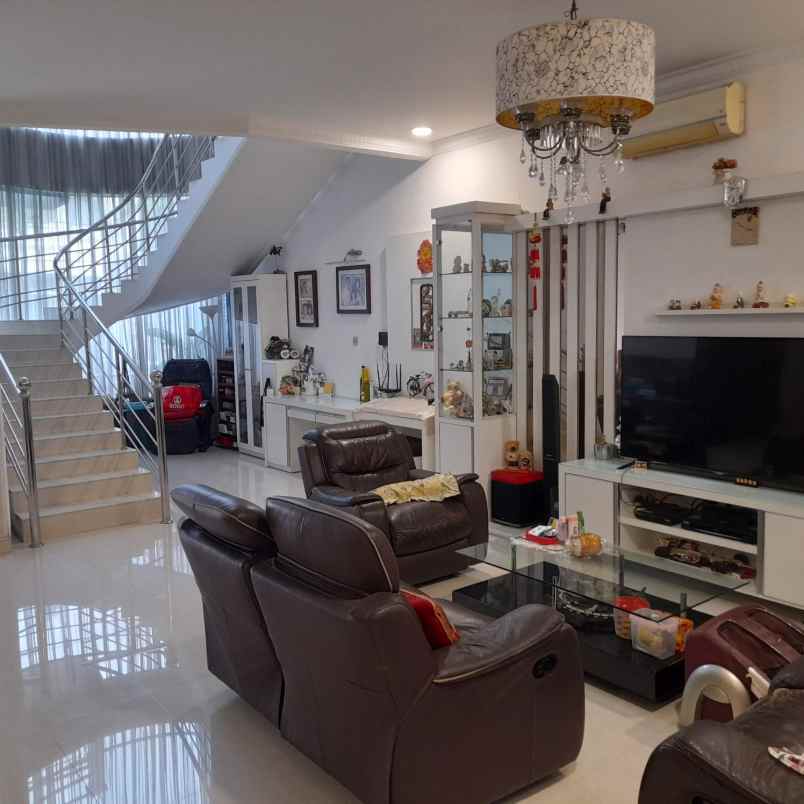 dijual rumah jl anggrek rosliana