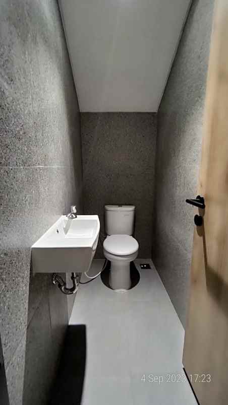 dijual rumah jl buaran raya buaran kec