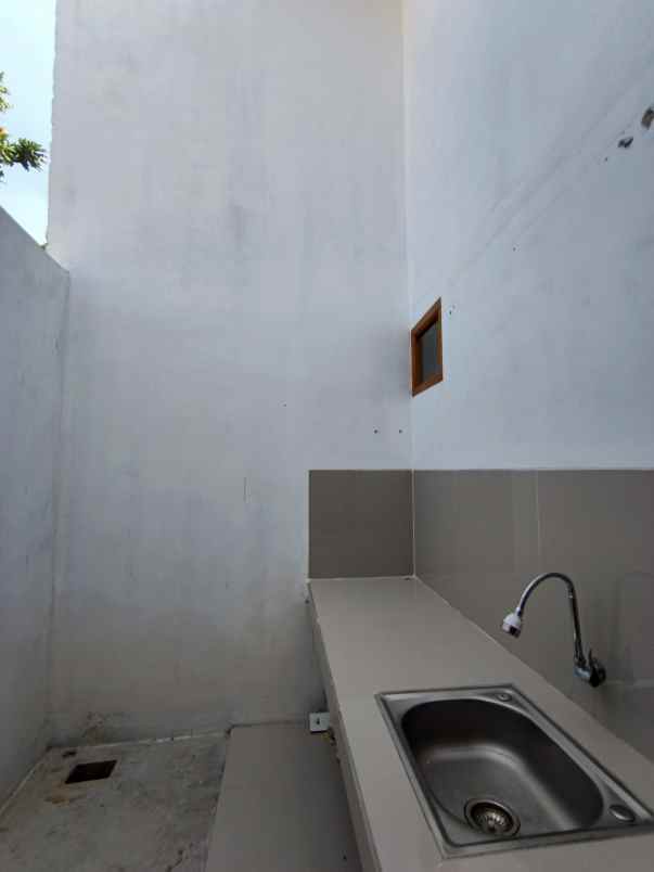 dijual rumah jl cibolerang cileunyi