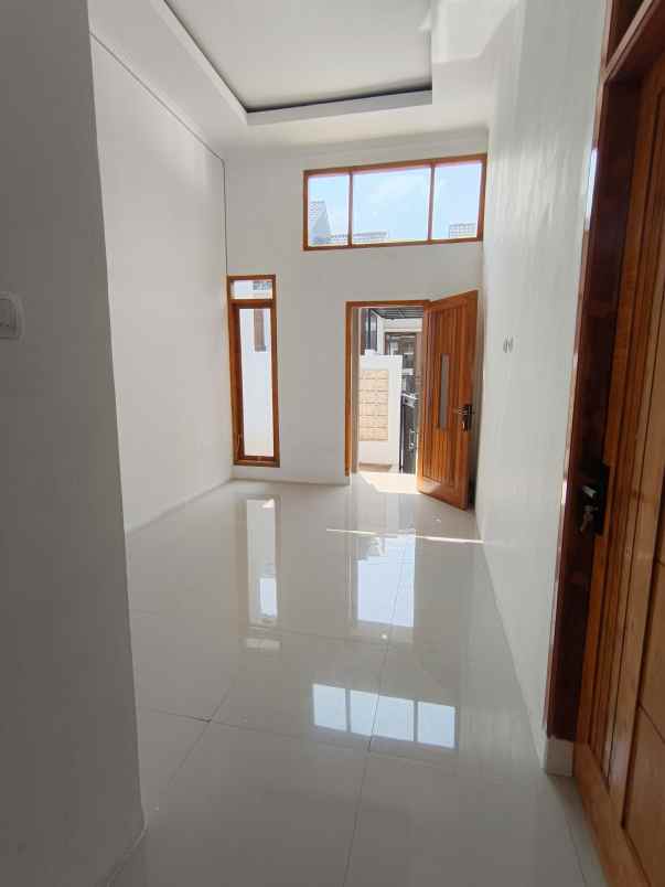 dijual rumah jl cibolerang cileunyi