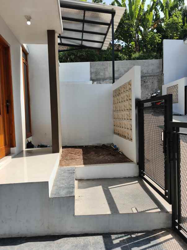 dijual rumah jl cibolerang cileunyi