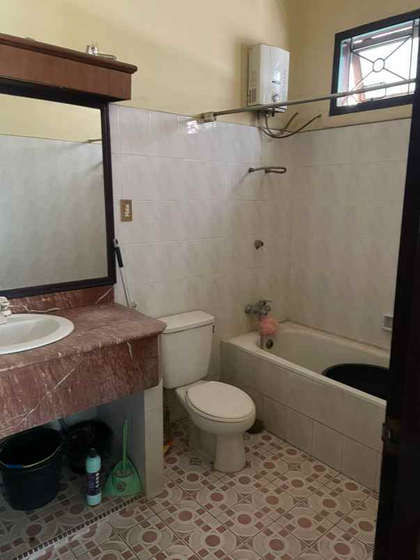 dijual rumah jl gagak hitam