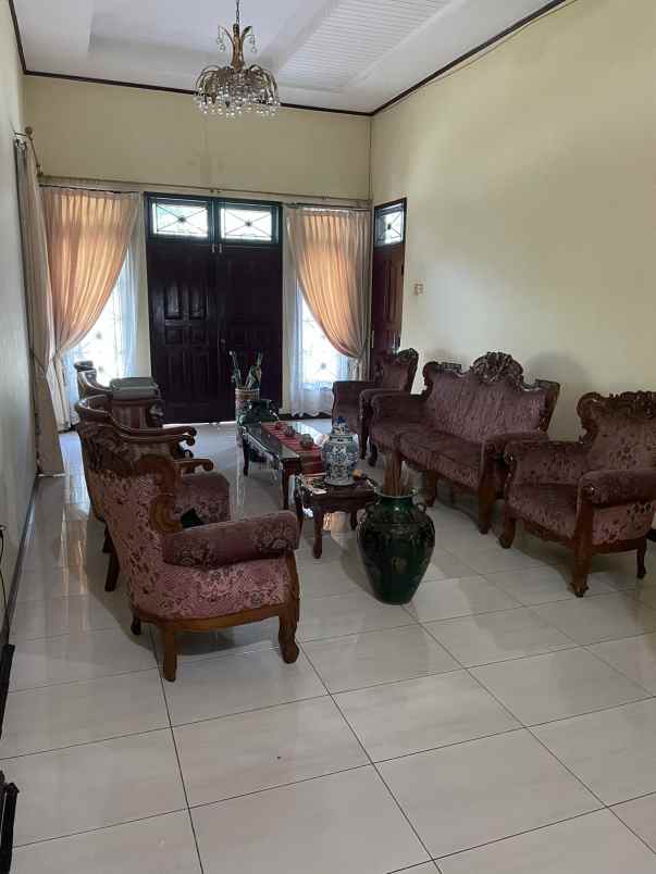dijual rumah jl gagak hitam