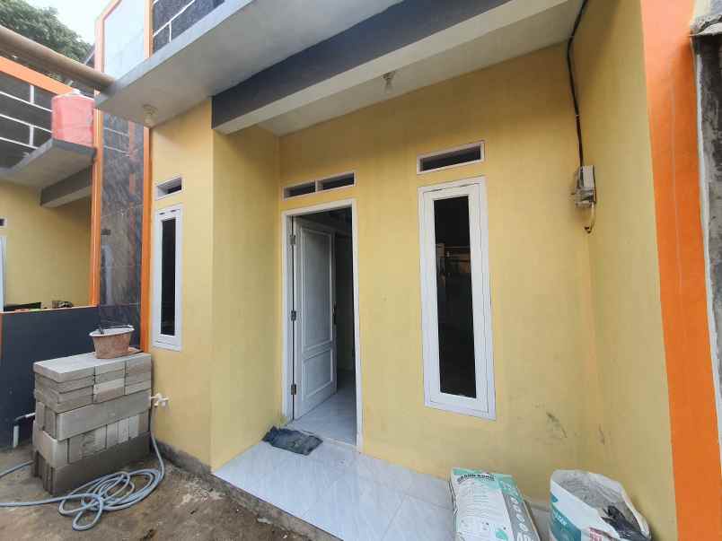 dijual rumah jl h cari