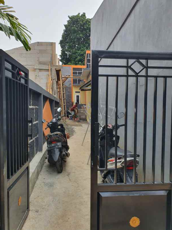 dijual rumah jl h cari