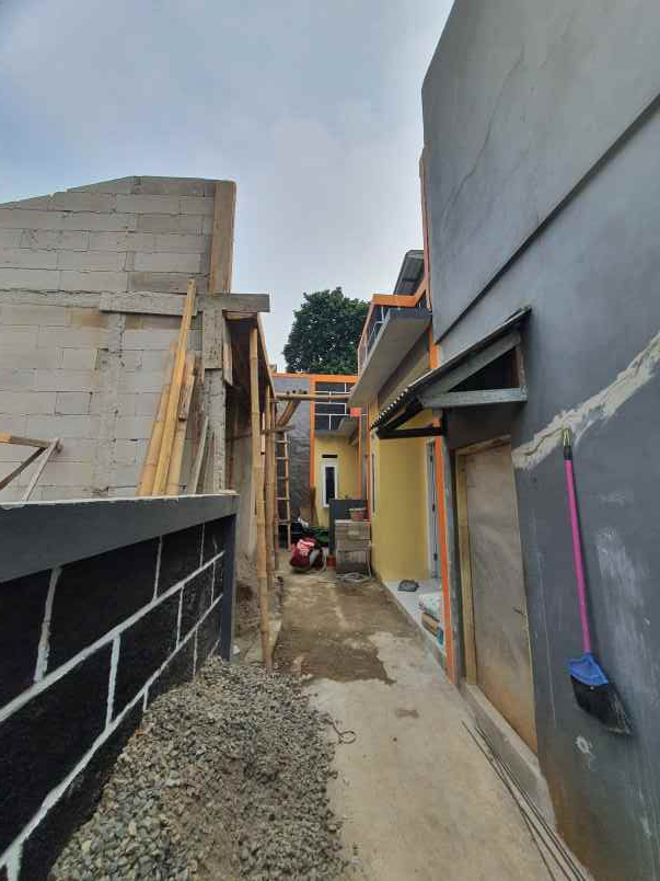 dijual rumah jl h cari
