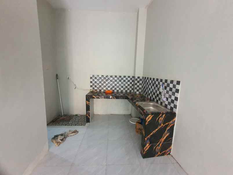 dijual rumah jl h cari