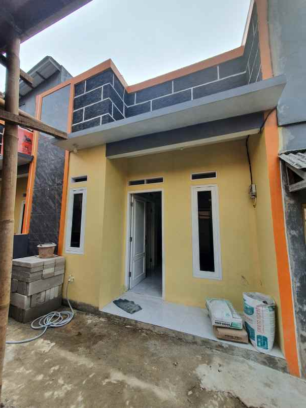 dijual rumah jl h cari