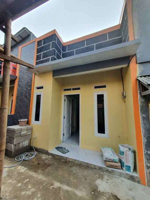 dijual rumah jl h cari