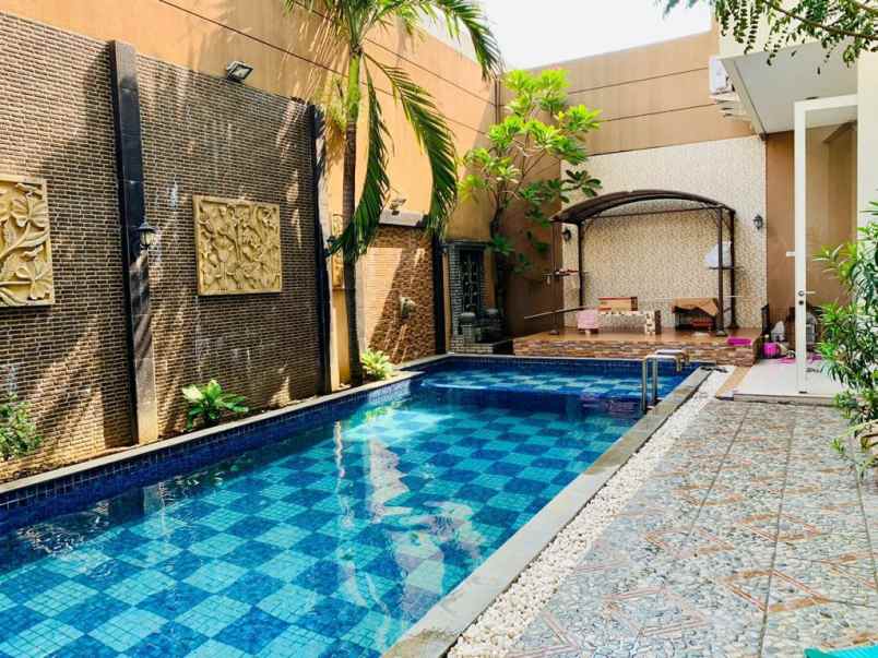 dijual rumah jl internasional golf road