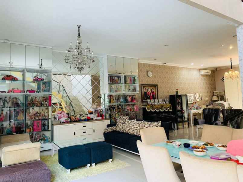 dijual rumah jl internasional golf road