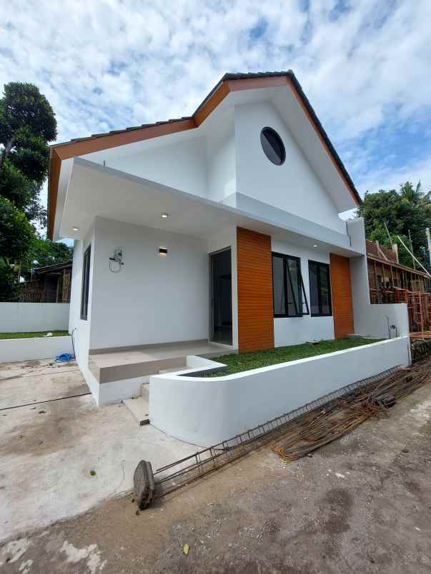 dijual rumah jl kaliurang km 13