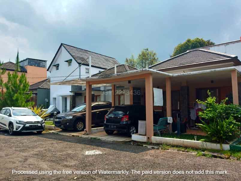 dijual rumah jl komplek prive