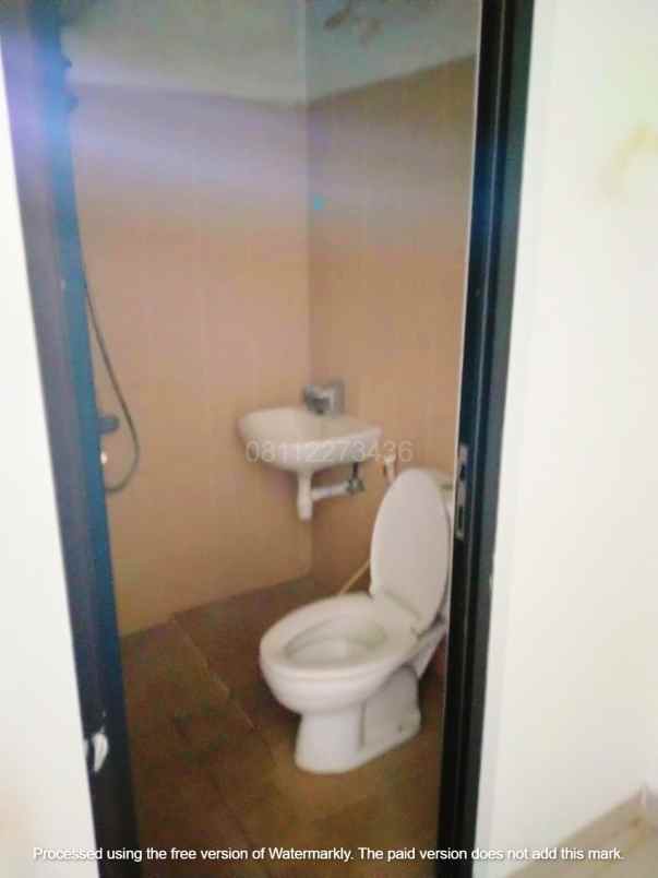 dijual rumah jl komplek prive