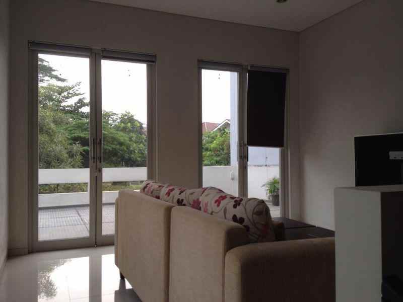 dijual rumah jl komplek puri cinere