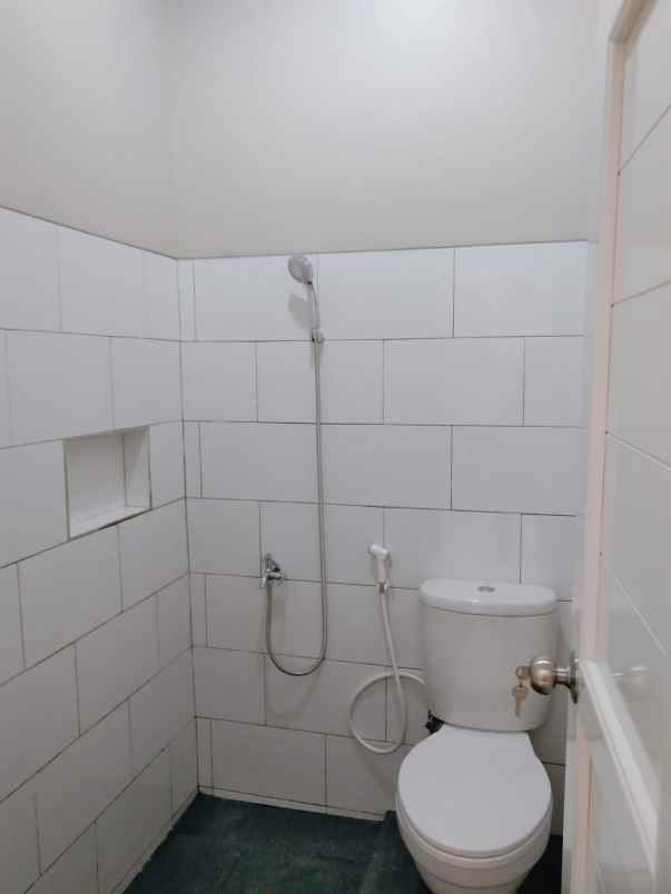 dijual rumah jl komplek villa dago tol