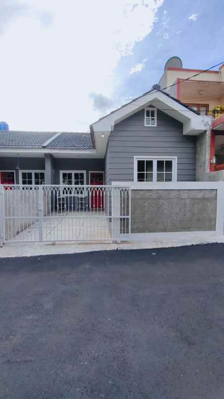 dijual rumah jl komplek villa dago tol