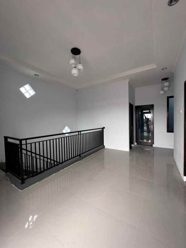 dijual rumah jl lapan raya pekayon