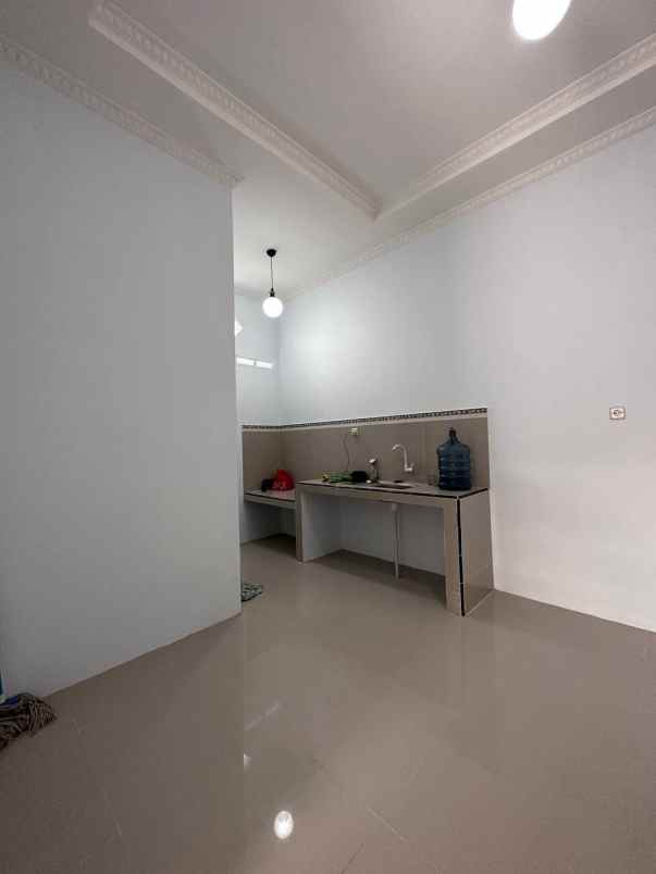 dijual rumah jl lapan raya pekayon