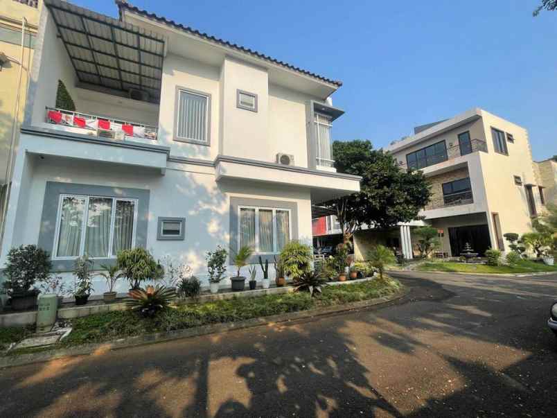 dijual rumah jl madrid utara