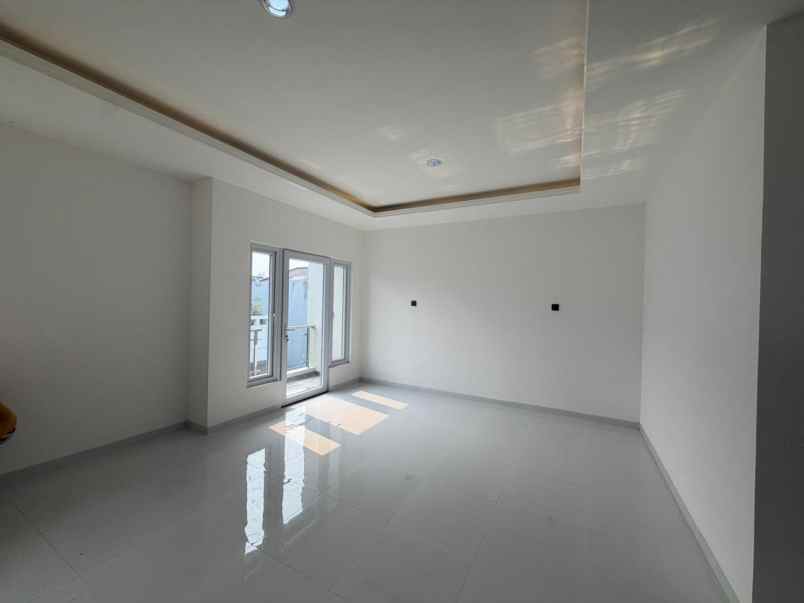 dijual rumah jl mandala