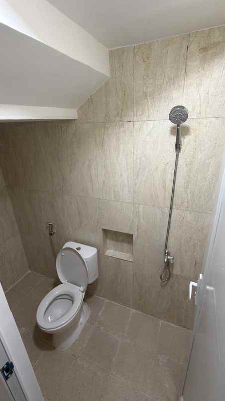 dijual rumah jl mandala