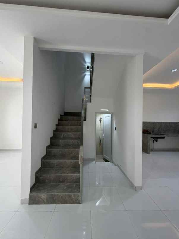dijual rumah jl mandala