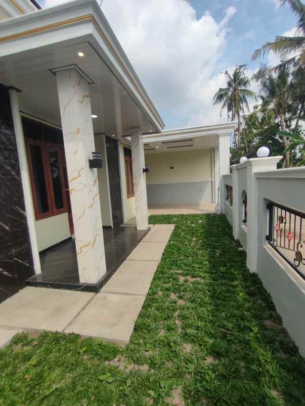 dijual rumah jl manding imogiri