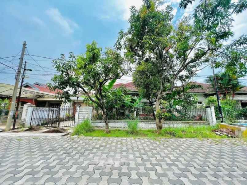 dijual rumah jl manyar indah