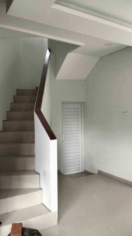 dijual rumah jl merkuri komplek