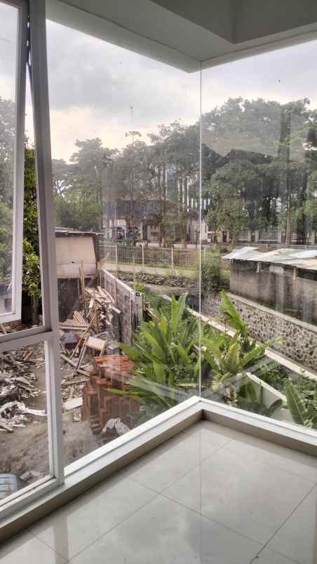 dijual rumah jl merkuri komplek