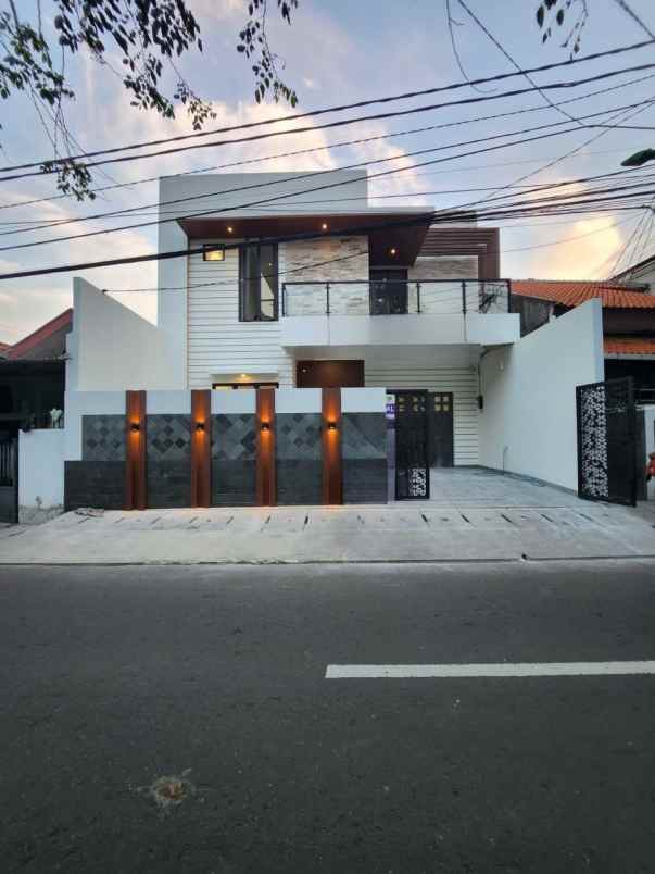 dijual rumah jl otista raya
