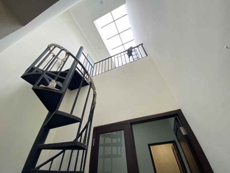 dijual rumah jl otista raya