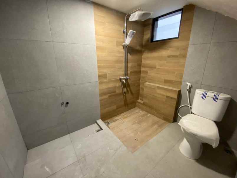 dijual rumah jl otista raya