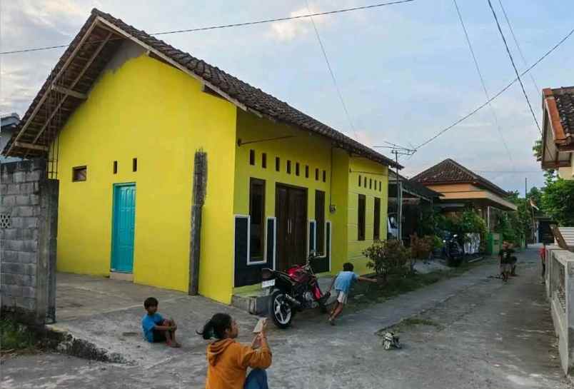 dijual rumah jl parangtritis