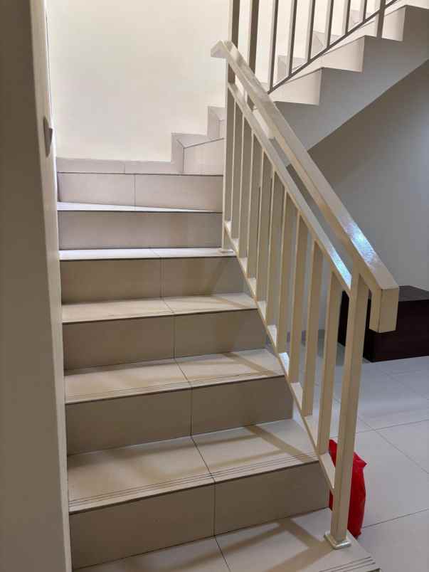 dijual rumah jl penyelesaian tomang