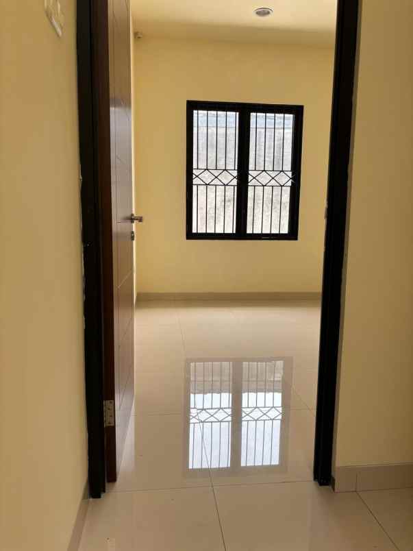 dijual rumah jl penyelesaian tomang