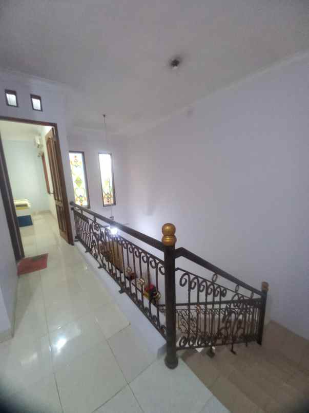 dijual rumah jl pondok kelapa duren