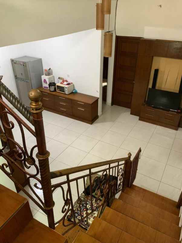 dijual rumah jl saturnus margahayu raya
