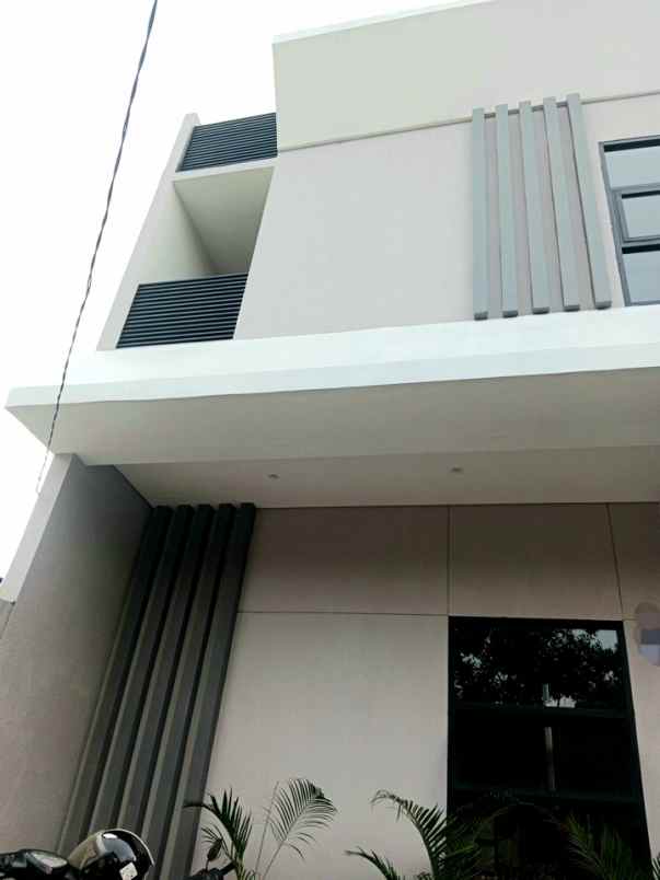 dijual rumah jl sayap turangga