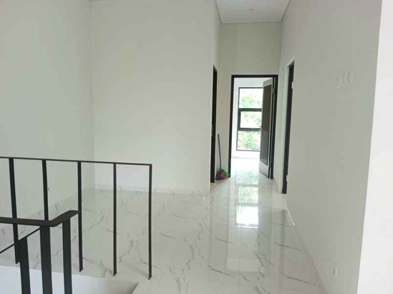 dijual rumah jl sayap turangga