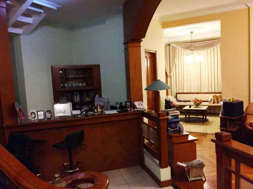 dijual rumah jl setiabudi