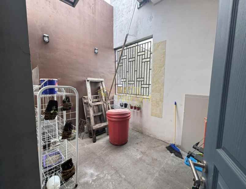 dijual rumah jl sudiro mantenan