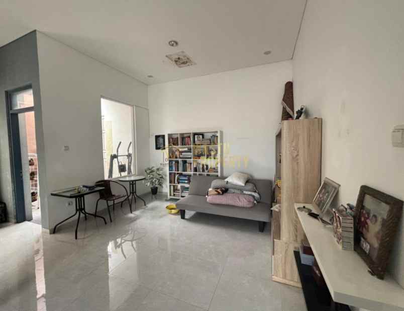 dijual rumah jl sudiro mantenan