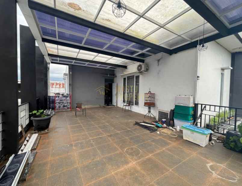 dijual rumah jl sudiro mantenan