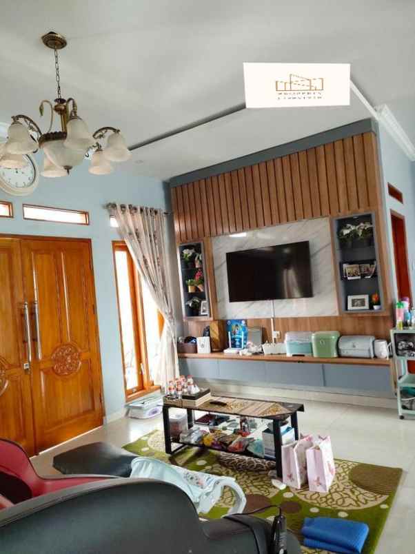 dijual rumah jl turangga buah batu