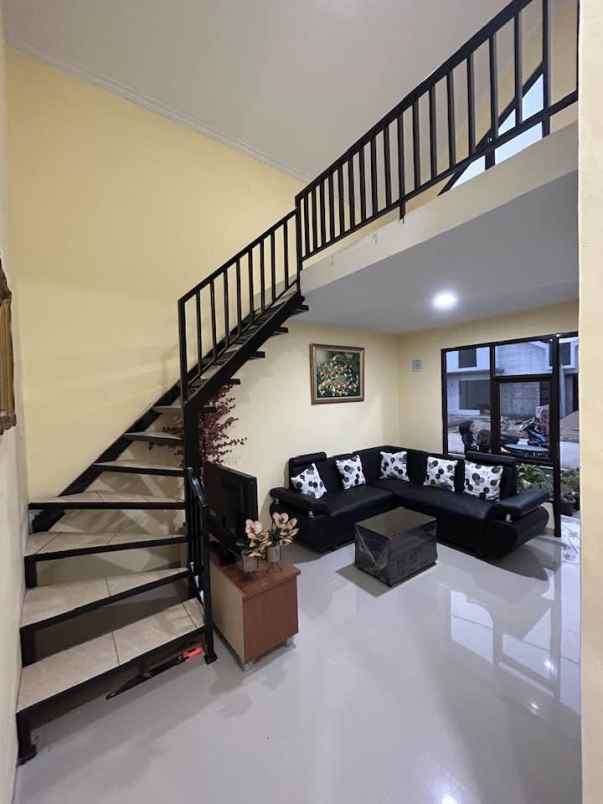 dijual rumah jl wr supratman lubang buaya