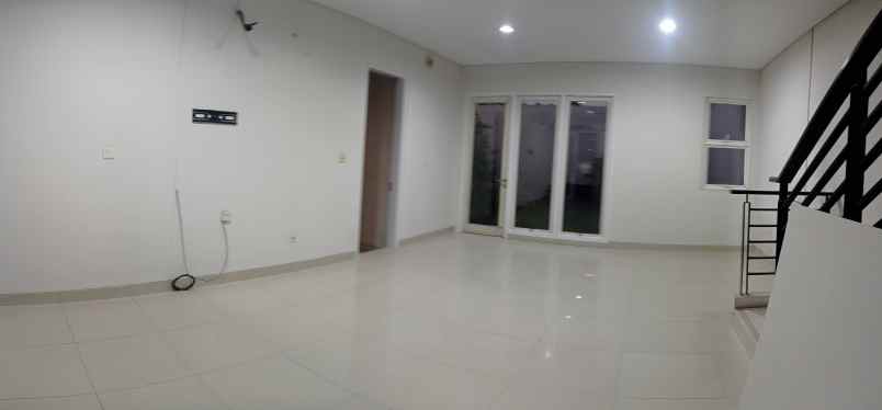 dijual rumah jln maple raya summarecon